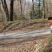 asphaltierter weg rueckweg nach montiggl