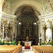 Kirchenschiff und ALtar Pfarrkirche Pfalzen