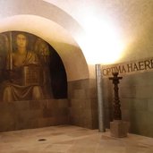 RS Siegesdenkmal Dauerausstellung Kapelle unterirdisch Licht