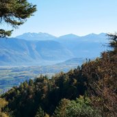 RS aussicht vom weg unter gantkofel richtung girlan und latemar