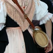 RS Traubenfest meran tracht maedchen fassl ed P