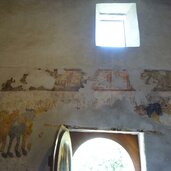 RS naturns st prokulus kirche fresken kuehe und hund