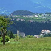 RS sicht auf schloss rodenegg dahinter natz