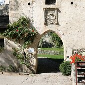 Voels am Schlern Schloss Proesels Eingang