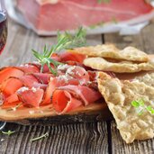 marende jause speck schuettelbrot wein