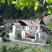 schloss tirol aussicht auf ensemble in st peter