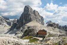 huettenwanderung im drei zinnen gebiet buellele joch huette rifugio pian di cengia Sandebuehel Zwoelferkofel Cima Dodici