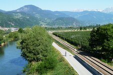 radweg etschradweg bei unterrain und siebeneich