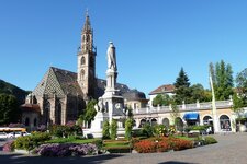 bozen waltherplatz mit dom