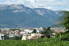 blick von bozner boden nach bozen zentrum