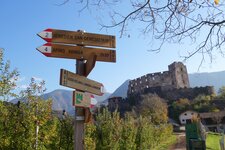 herbst jenesien wegweiser bei rafenstein