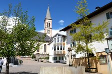 aldein dorfplatz und kirche