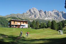 rifugio juac huette mit geisler