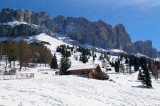 messner joch huette unter rosengarten winter skigebiet carezza oberhalb frommeralm