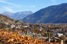 naturns dorf im herbst
