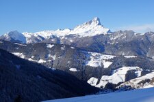 winter la val wengen und dahinter peitlerkofel