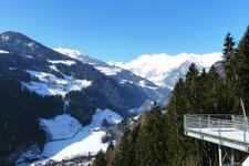 christl bei st leonhard passeier winter und blick richtung hinterpasseier