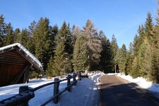 strasse von pemmern nach gissmann ritten winter