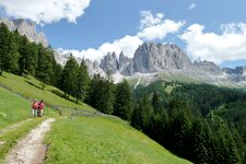 wanderer bei plafoetsch und rosengarten