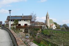 kaltern altenburg mit kirche st vigil