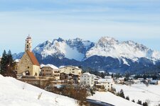 deutschnofen dorf winter schnee mit latemar