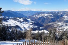 blick auf voels am schlern und ritten winter