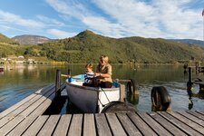 kalterersee herbst personen boot