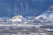 blick auf tramin winter dahinter roen 