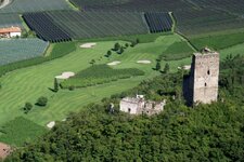 lana burgruine brandis brandisburg mit golfplatz lana