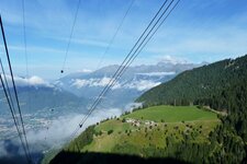 meran bergbahn nebelwolken ueber meranerland