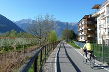 etschtal radweg bei sinich radfahrer