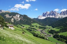 geisler geislergruppe mit villnoess tal st madgalena fr