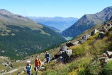 wanderer aufstieg zur marteller huette darunter zufrittsee