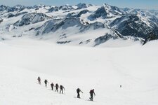 Kurzras Schnals Weisskugel Hochtour Gruppe