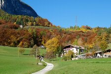 perdonig herbstlandschaft bei st vigilius kirche und gasthaus wieser fr