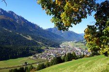 blick auf innichen pustertal herbst