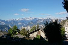 gfrill bei salurn dahinter aussicht paganella bis wiggerspitz und brentagruppe