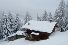 drei schupfen huetten winter schnee karerpass