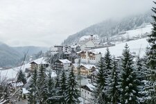 welschnofen dorf winter schnee wolken nebel
