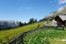 almhuette plaetzwiese rundblick fr