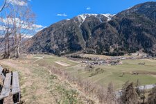 blick richtung tal vinschgau vom waalweg sonnensteig auf halbweg