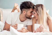 paar zimmer verliebt personen