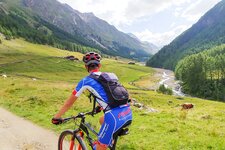 pfossental sommer mountainbiker pfossentalbach