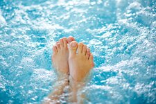 wasser fuesse schwimmen relax wellness therme