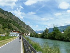 radweg bei naturns staben