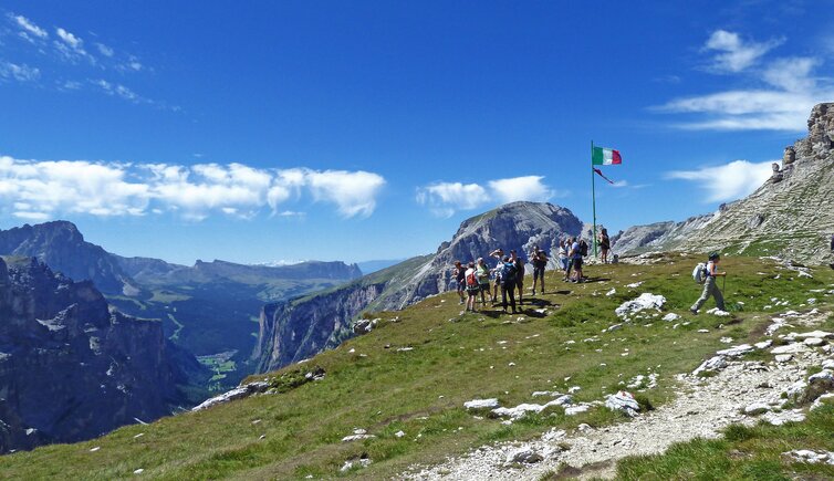 wanderer bei puez huette langental