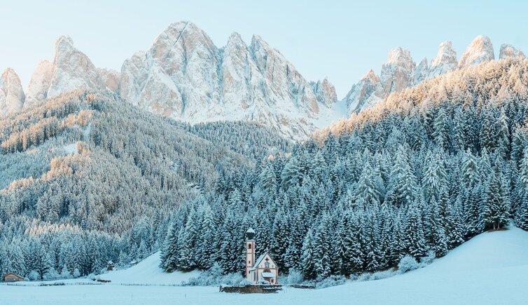 Adobe Stock earlybooking villnoess ranui winter sonnenaufgang