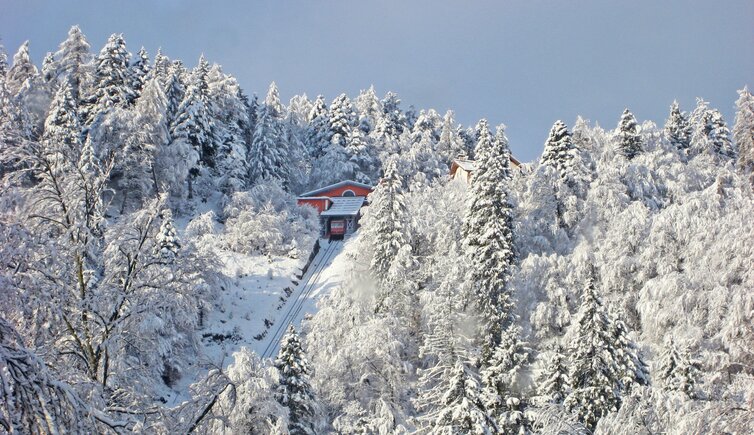 mendelbahn winter schnee bergstation kaltern mendel