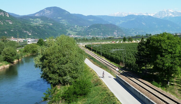 radweg etschradweg bei unterrain und siebeneich