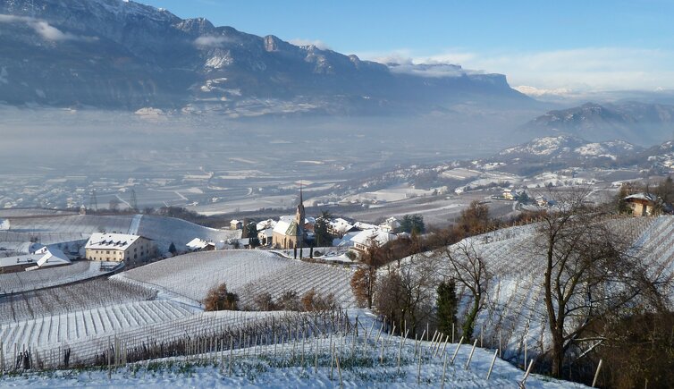 winter suedtiroler weinstrasse bei montan pinzon